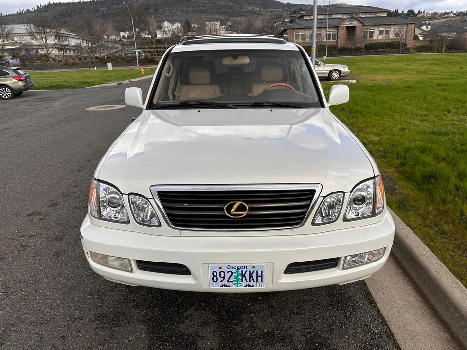 2000 Lexus LX 2nd Gen - Image 6 of 31