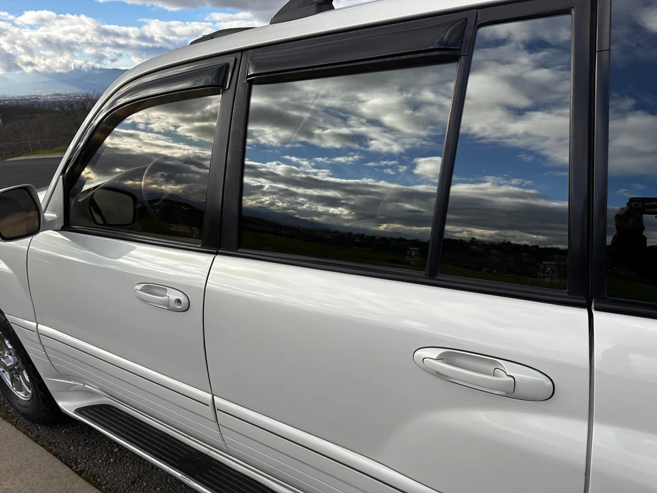 2000 Lexus LX 2nd Gen - Image 24 of 31