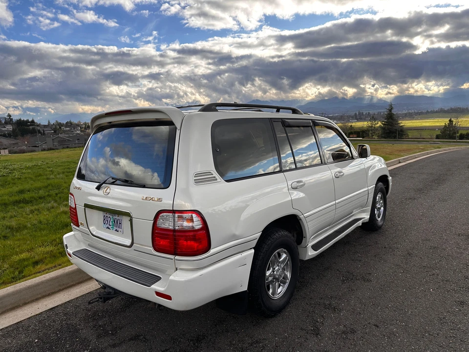 2000 Lexus LX 2nd Gen - Image 12 of 31
