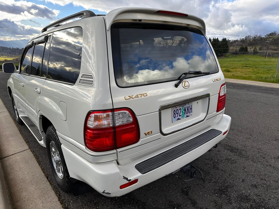 2000 Lexus LX 2nd Gen - Image 10 of 31