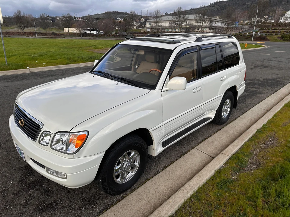 2000 Lexus LX 2nd Gen - Image 8 of 31