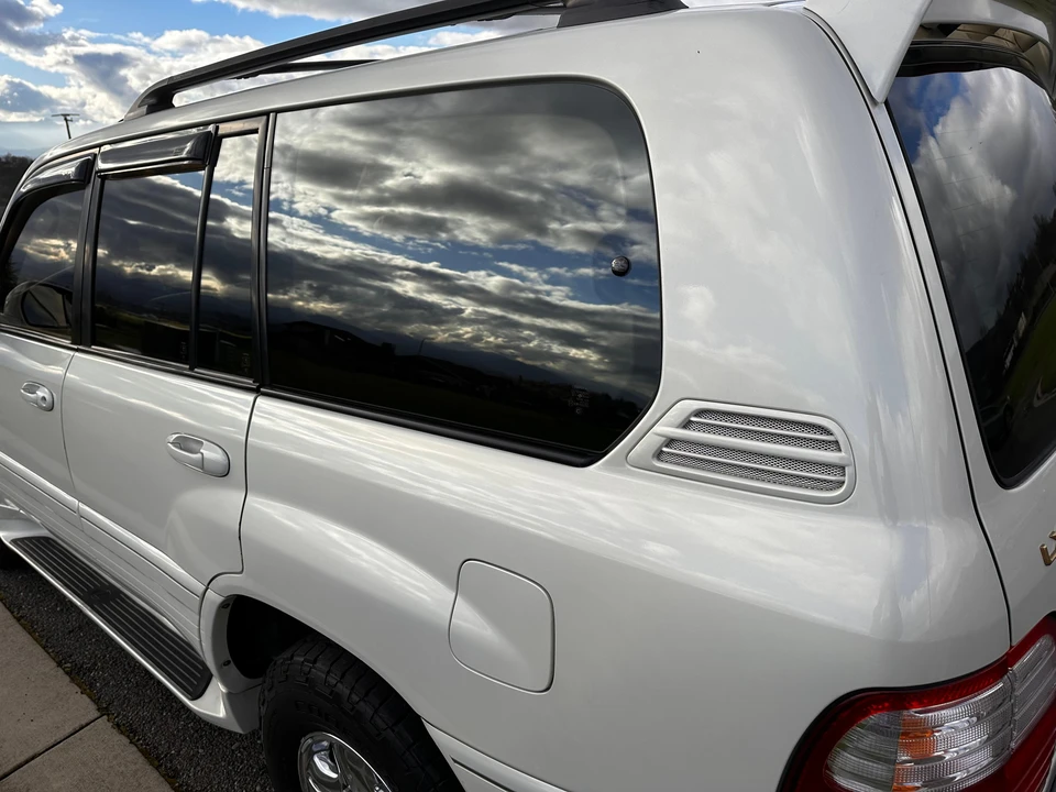 2000 Lexus LX 2nd Gen - Image 25 of 31