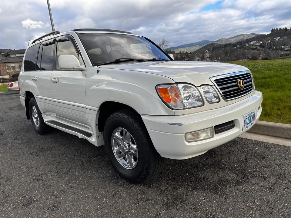 2000 Lexus LX 2nd Gen - Image 14 of 31
