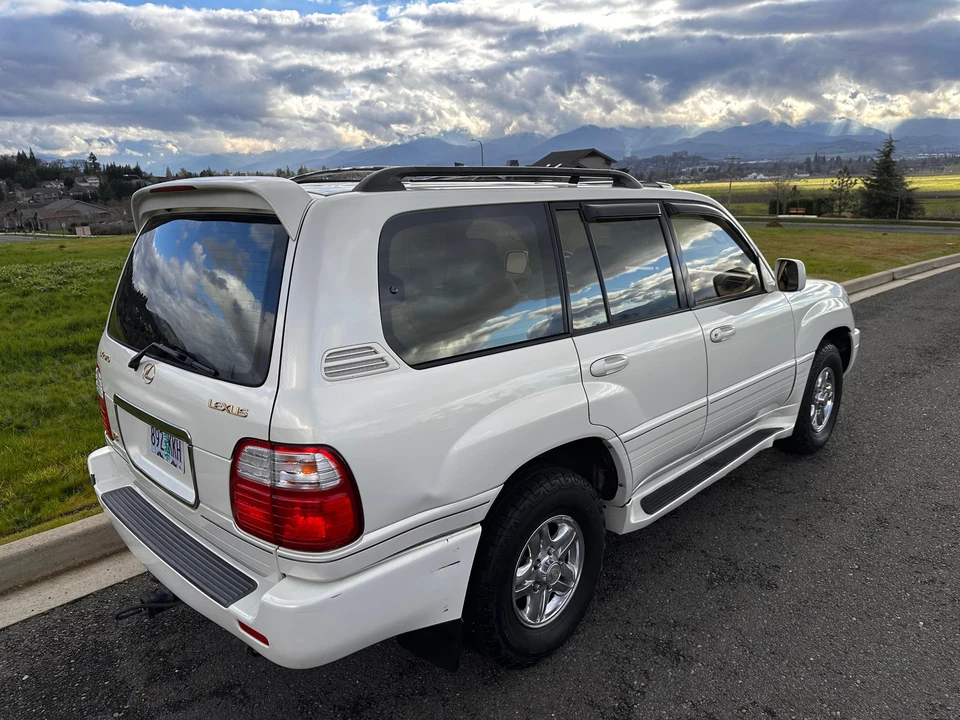 2000 Lexus LX 2nd Gen - Image 13 of 31