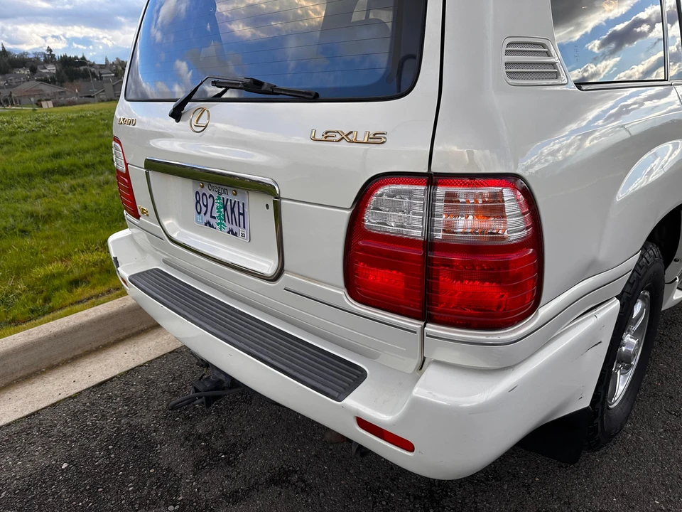 2000 Lexus LX 2nd Gen - Image 29 of 31