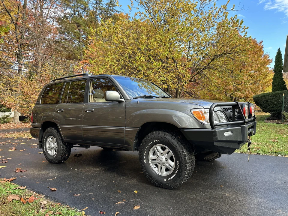 2000 Lexus LX 2nd Gen - Image 28 of 31