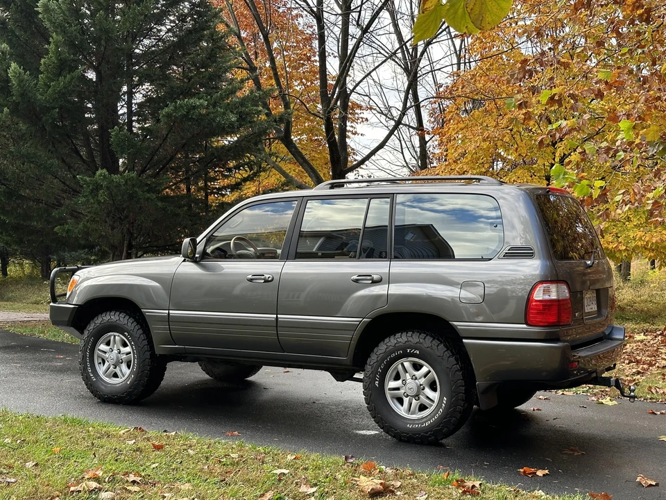 2000 Lexus LX 2nd Gen - Image 17 of 31