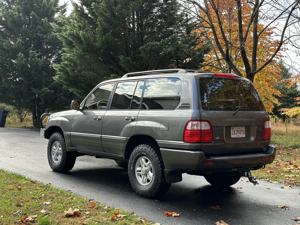 2000 Lexus LX 2nd Gen - Image 18 of 31