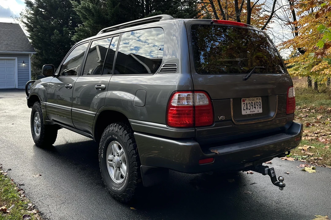 2000 Lexus LX 2nd Gen - Image 4 of 31
