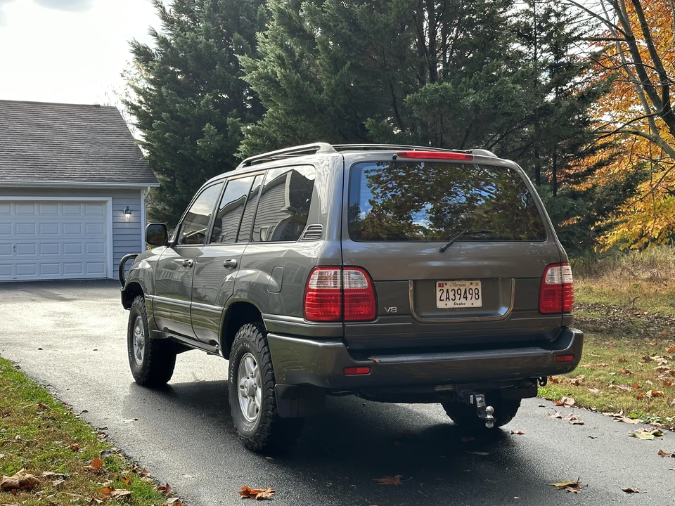 2000 Lexus LX 2nd Gen - Image 21 of 31