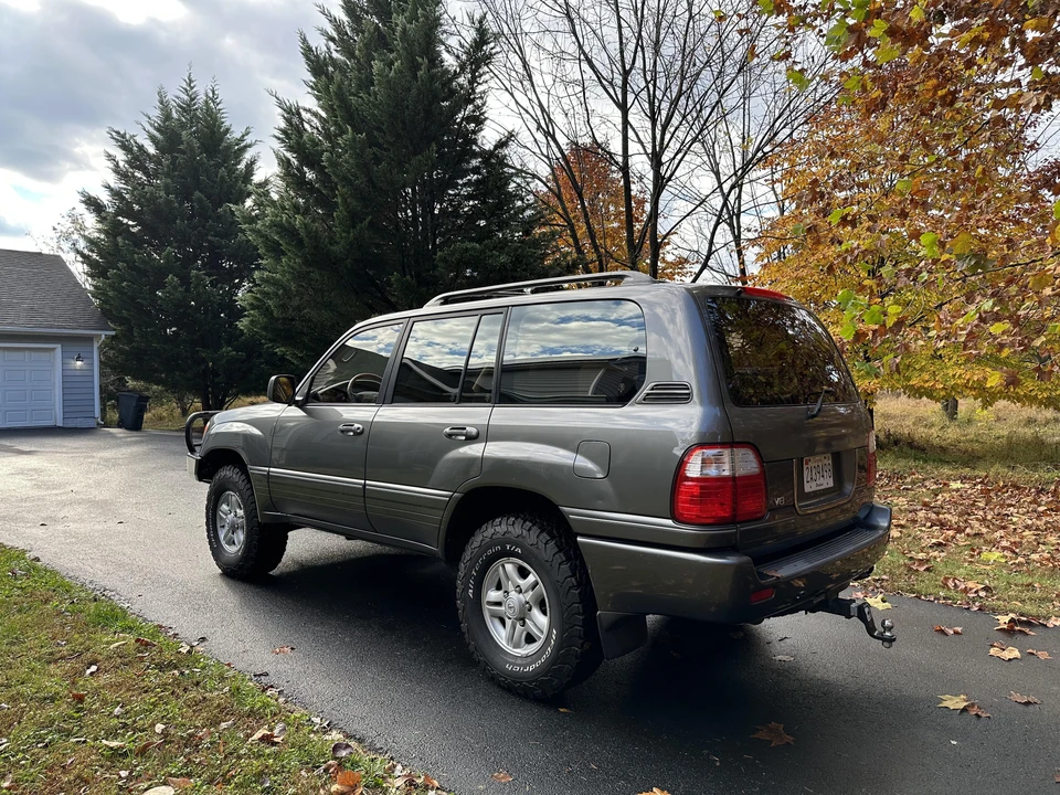 2000 Lexus LX 2nd Gen - Image 19 of 31