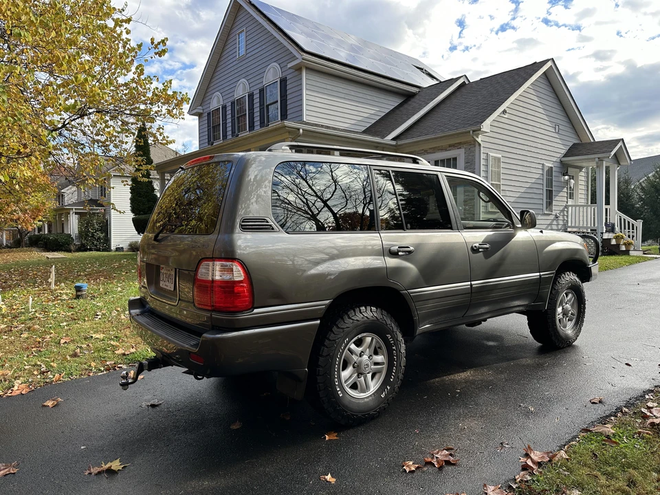 2000 Lexus LX 2nd Gen - Image 26 of 31