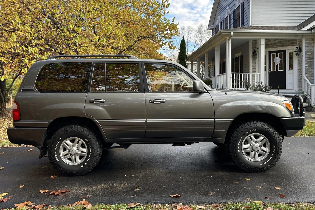 2000 Lexus LX 2nd Gen - Image 3 of 31