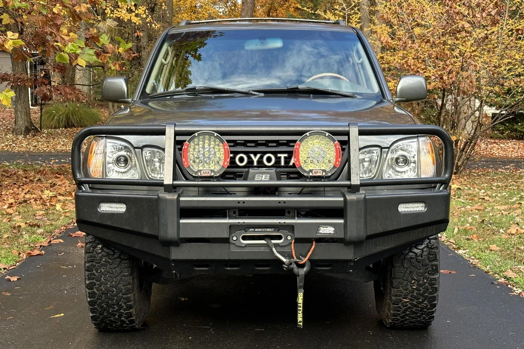 2000 Lexus LX 2nd Gen - Image 2 of 31