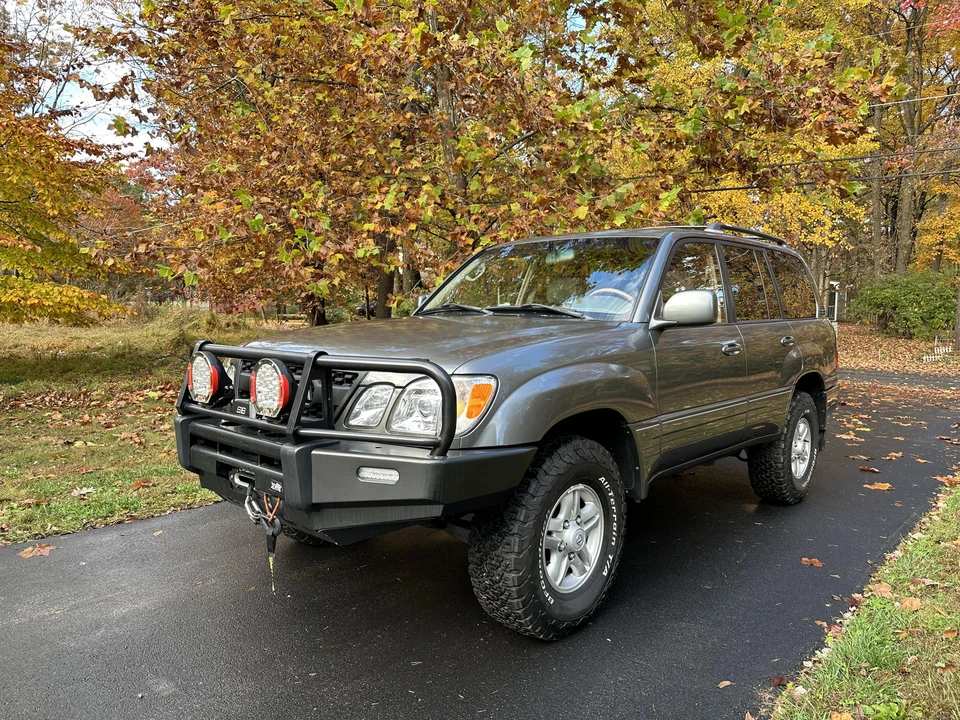 2000 Lexus LX 2nd Gen - Image 10 of 31