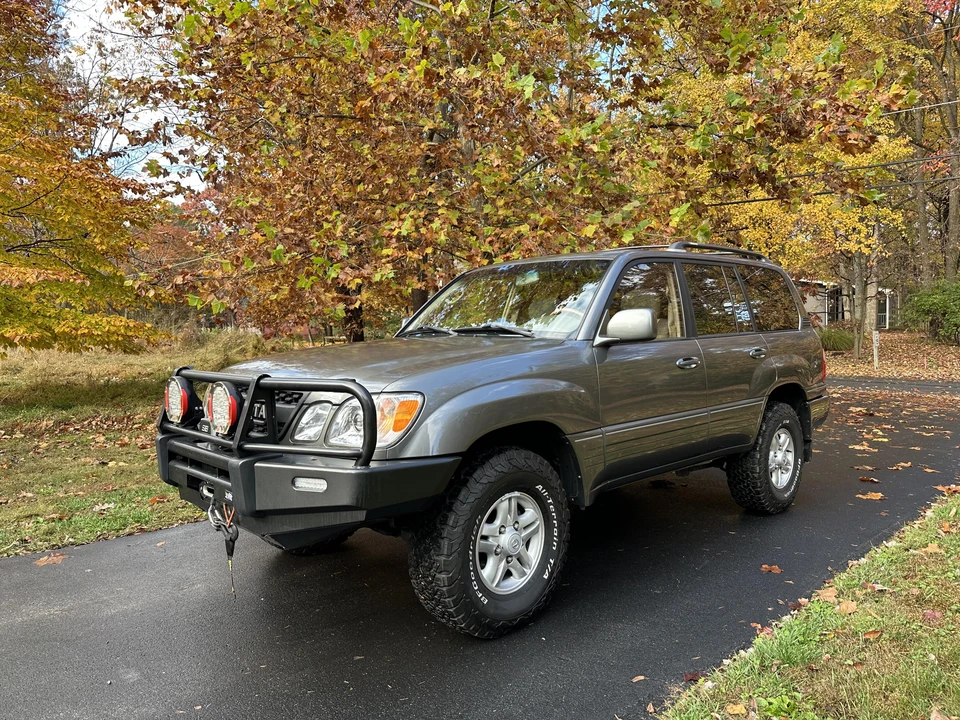 2000 Lexus LX 2nd Gen - Image 11 of 31