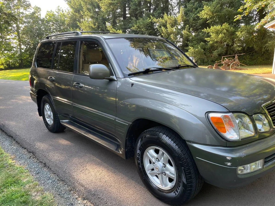 2000 Lexus LX 2nd Gen - Image 4 of 13