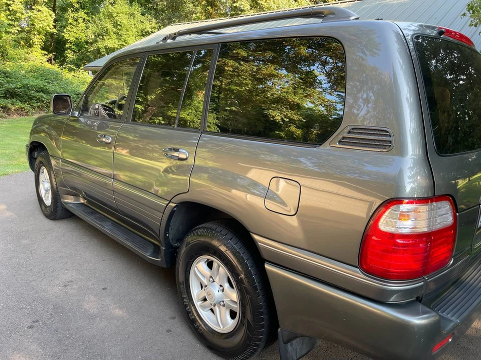 2000 Lexus LX 2nd Gen - Image 2 of 13