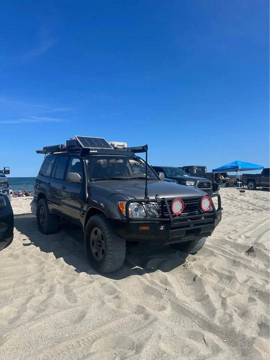 2000 Lexus LX 2nd Gen - Image 16 of 16