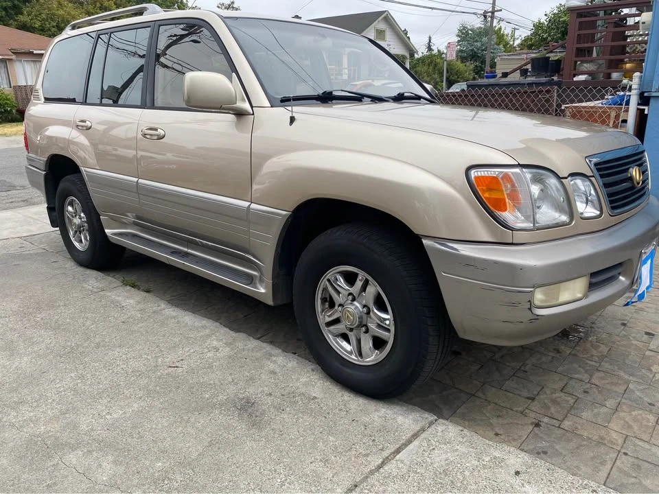 2000 Lexus LX 2nd Gen - Image 3 of 13