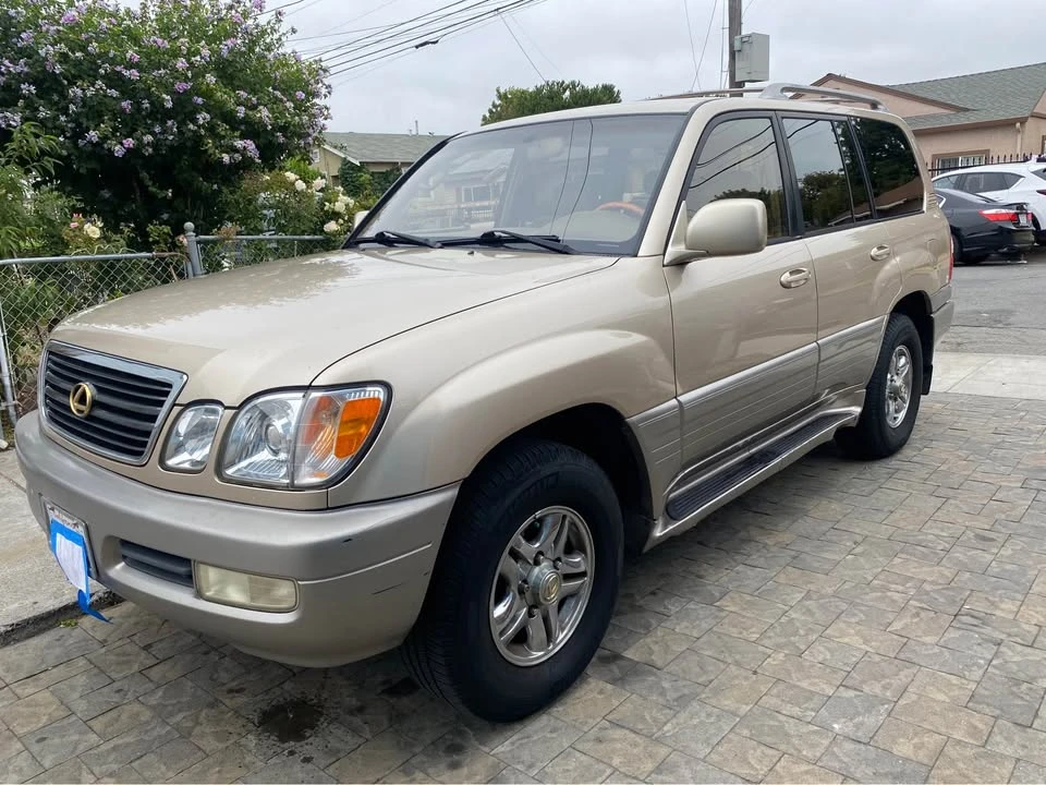 2000 Lexus LX 2nd Gen - Image 2 of 13