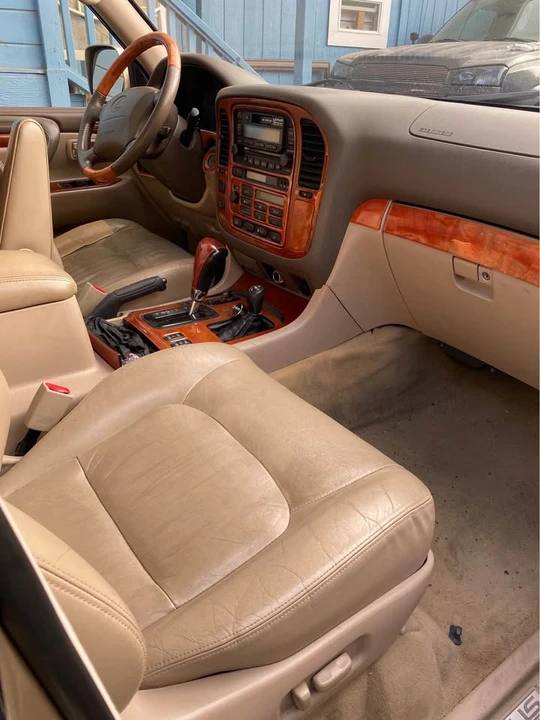 2000 Lexus LX 2nd Gen - Image 10 of 13