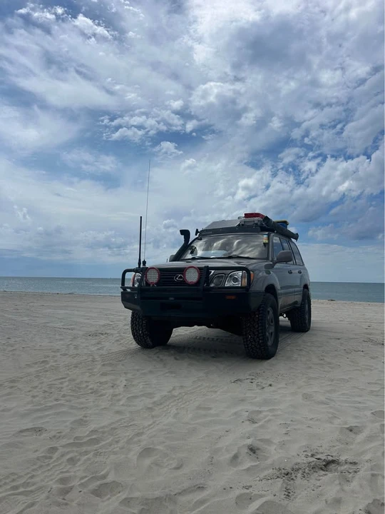 2000 Lexus LX 2nd Gen - Image 15 of 16