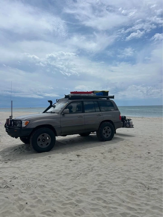 2000 Lexus LX 2nd Gen - Image 14 of 16