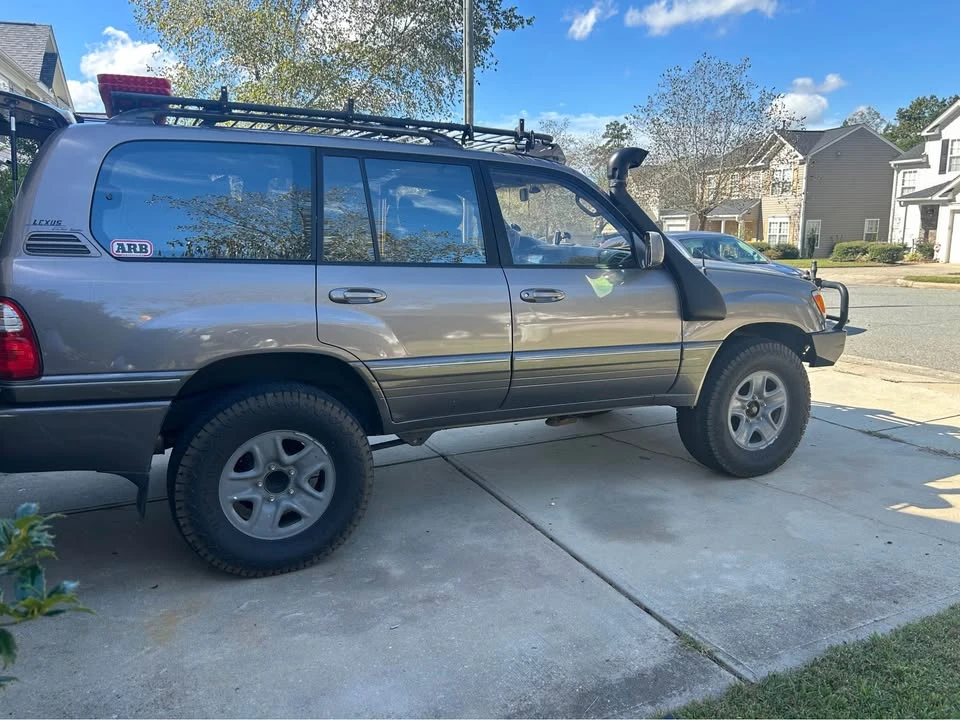 2000 Lexus LX 2nd Gen - Image 3 of 16