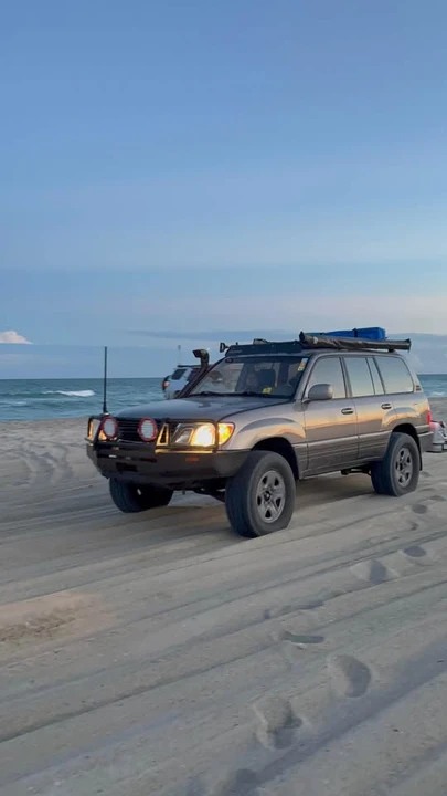 2000 Lexus LX 2nd Gen - Image 13 of 16