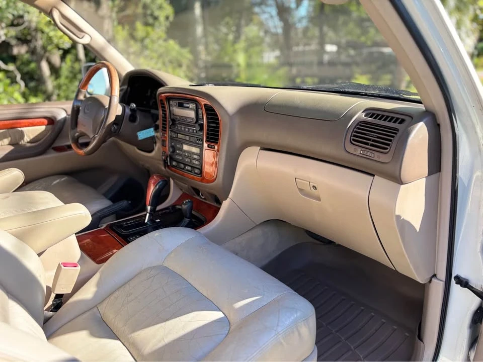 2000 Lexus LX 2nd Gen - Image 10 of 20