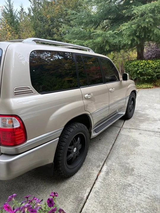 2000 Lexus LX 2nd Gen - Image 3 of 10