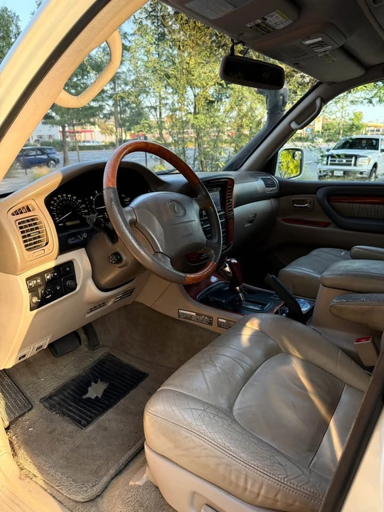 2000 Lexus LX 2nd Gen - Image 7 of 9