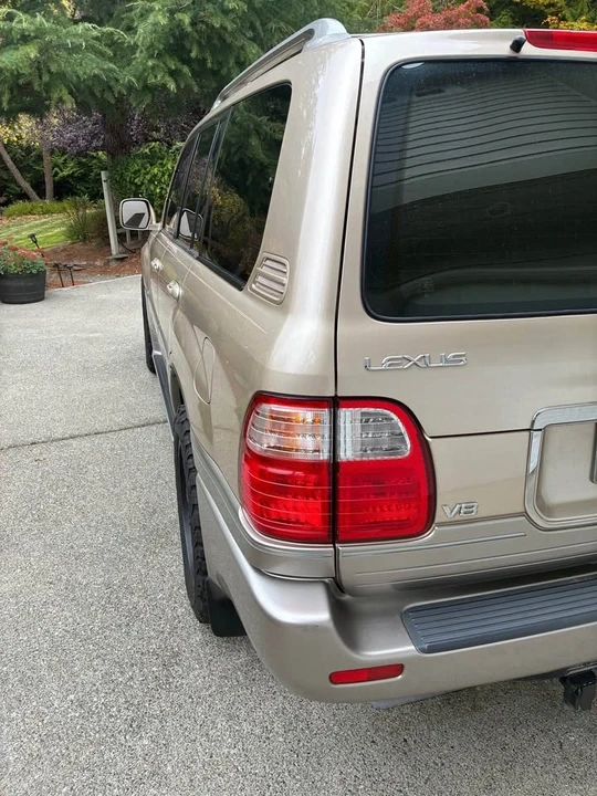 2000 Lexus LX 2nd Gen - Image 5 of 10