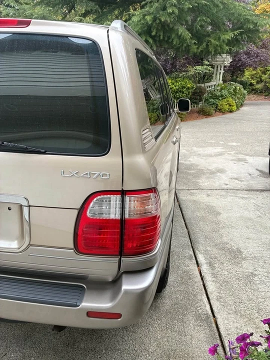 2000 Lexus LX 2nd Gen - Image 4 of 10