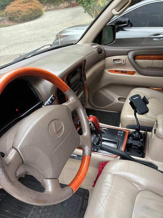 2000 Lexus LX 2nd Gen - Image 8 of 10