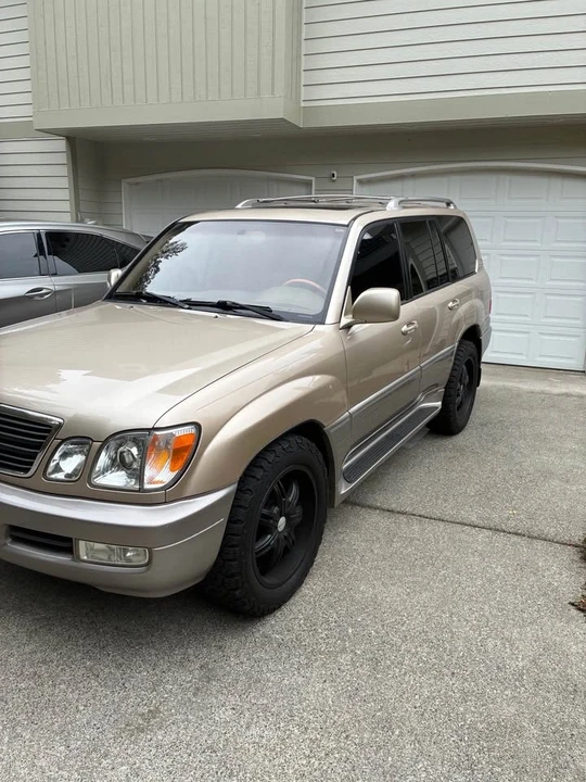 2000 Lexus LX 2nd Gen - Image 2 of 10