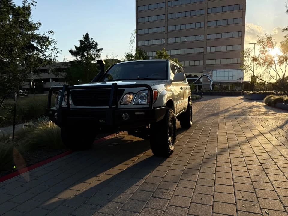 2000 Lexus LX 2nd Gen - Image 3 of 9