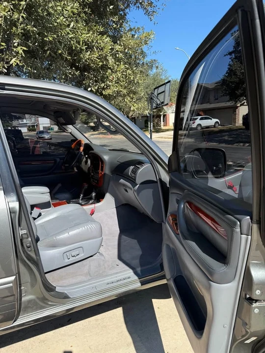 2000 Lexus LX 2nd Gen - Image 11 of 15