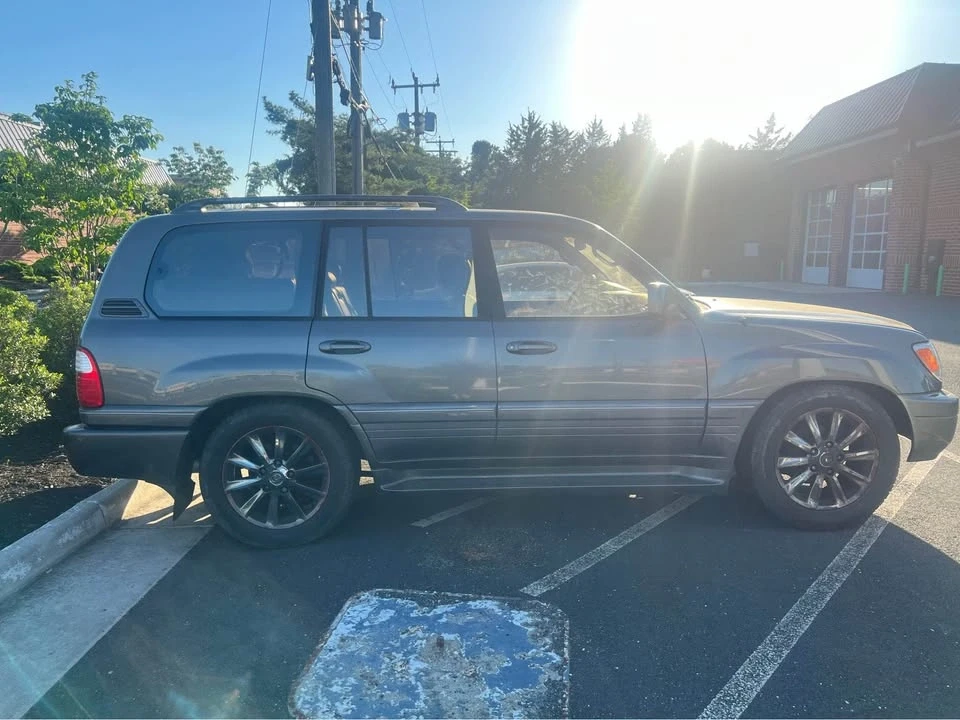 2000 Lexus LX 2nd Gen - Image 7 of 12