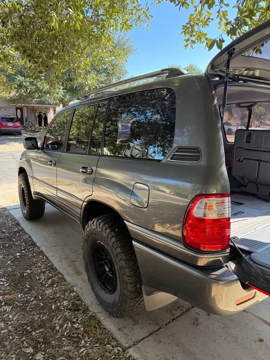 2000 Lexus LX 2nd Gen - Image 4 of 15
