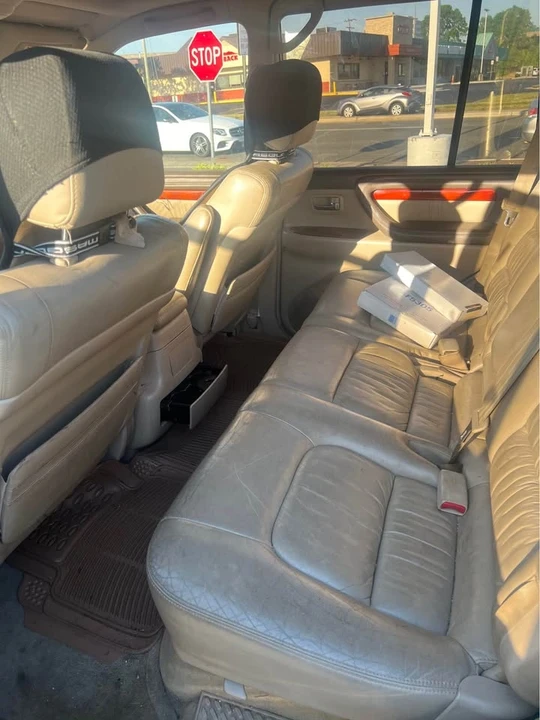 2000 Lexus LX 2nd Gen - Image 9 of 12