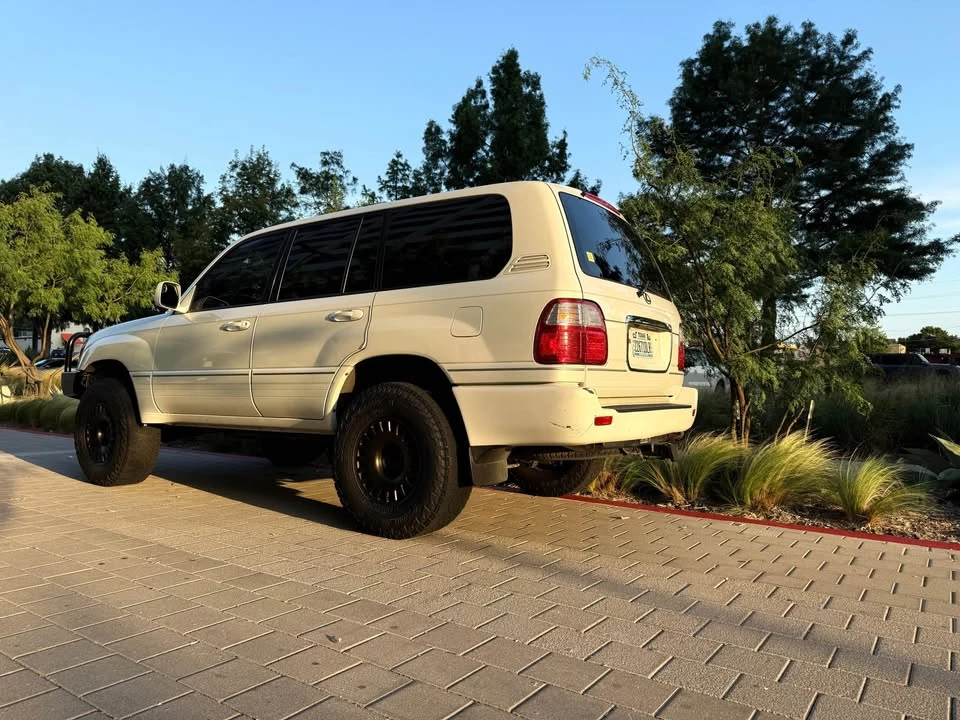 2000 Lexus LX 2nd Gen - Image 5 of 9