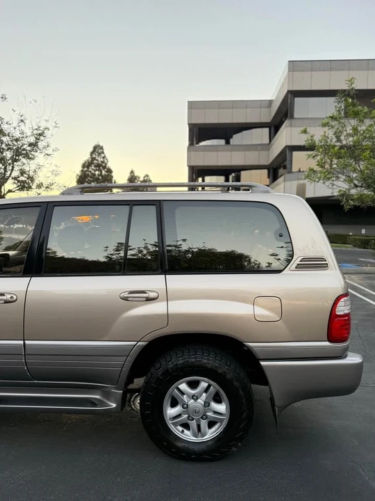 2000 Lexus LX 2nd Gen - Image 5 of 17