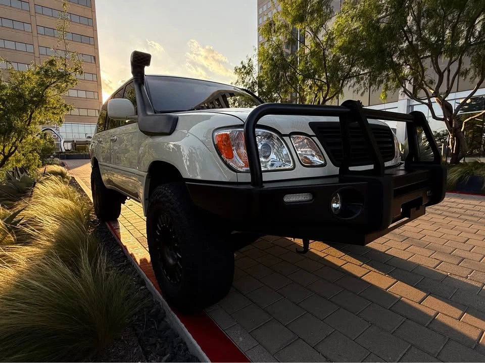 2000 Lexus LX 2nd Gen - Image 4 of 9