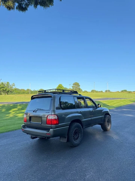 2000 Lexus LX 2nd Gen - Image 3 of 10