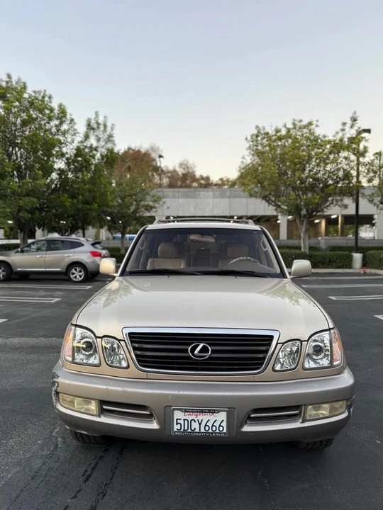 2000 Lexus LX 2nd Gen - Image 2 of 17