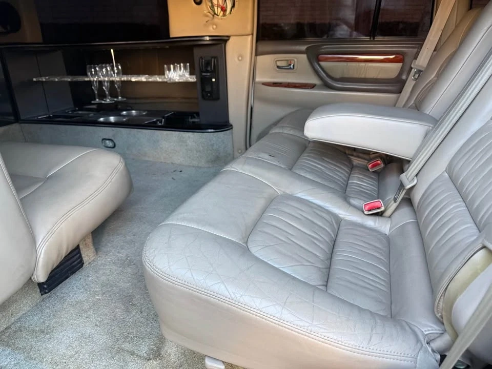 2000 Lexus LX 2nd Gen - Image 8 of 16