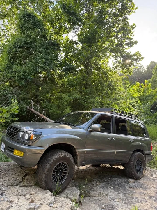 2000 Lexus LX 2nd Gen - Image 7 of 10