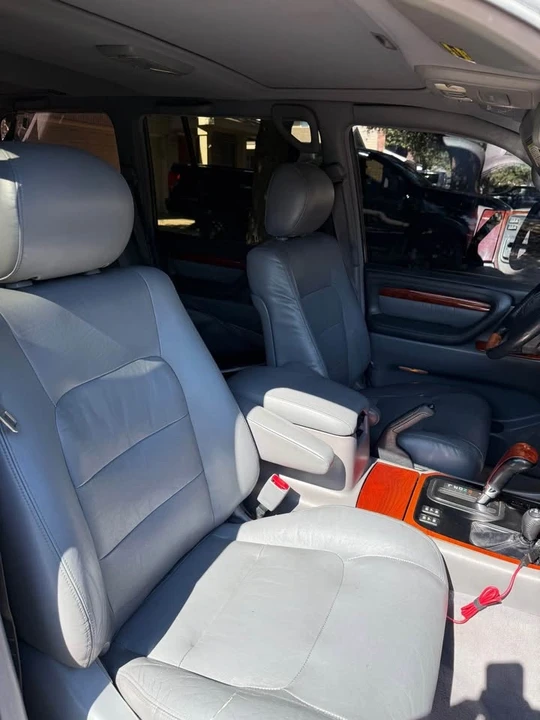 2000 Lexus LX 2nd Gen - Image 12 of 15